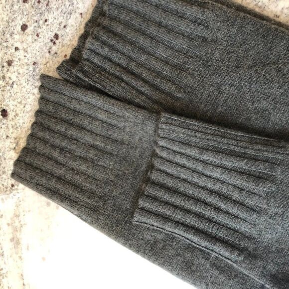 Brand New Crew Neck Cashmere Sweater - Picture 6 of 6